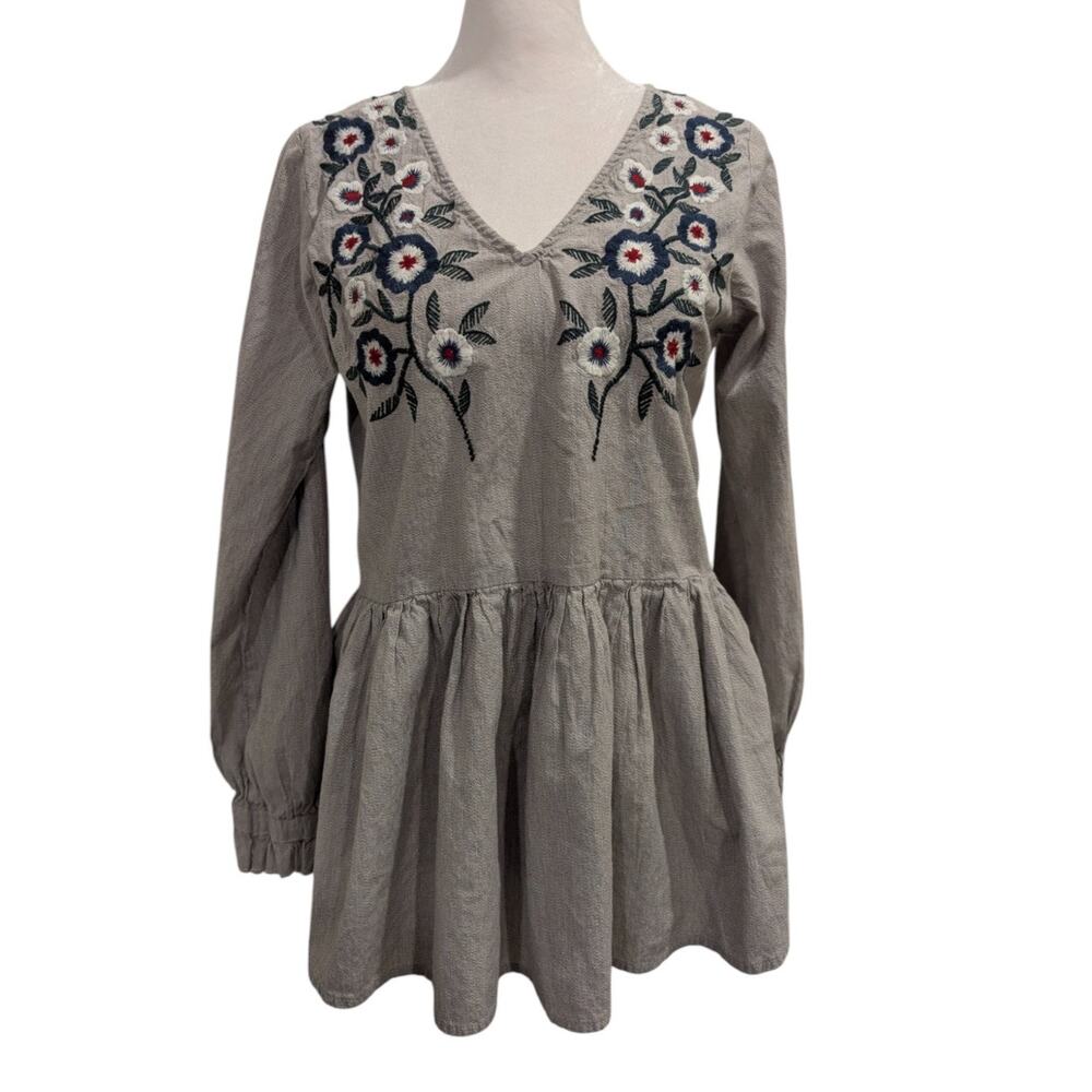 THML Romantic Floral Grey Embroidered Peplum V-Neck Top Medium